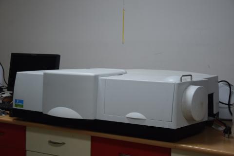 UV-Vis-NIR spectrophotometer